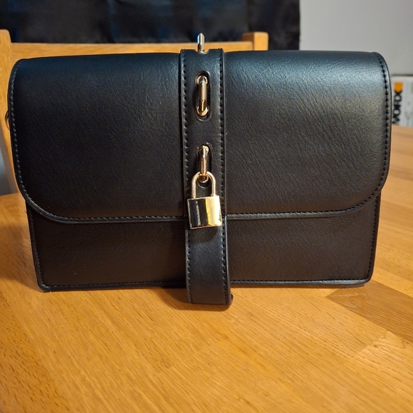 Black Faux Leather Shoulder Handbag NWOT - Picture 9 of 9